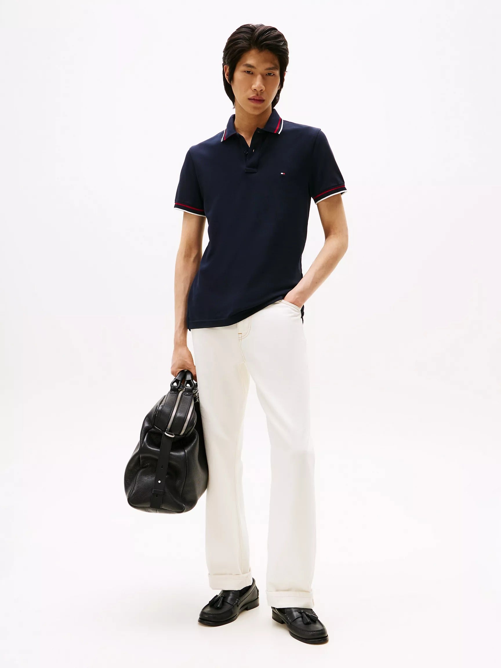 Chemise ajustada con cuello y mangas ribeteadas