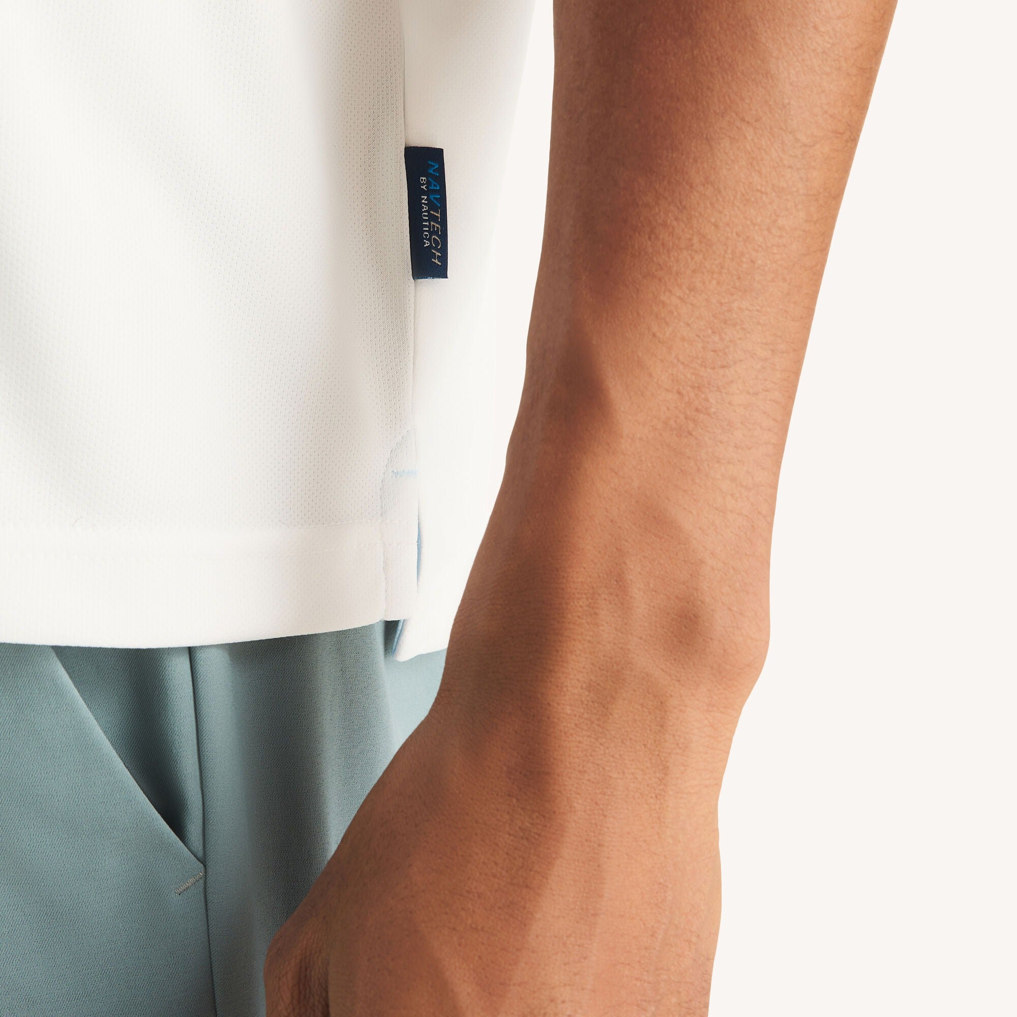 Chemise Navtech con cuello ribeteado y franja central