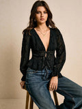Blusa elegante cuello V y bordado floral