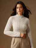 Sueter cuello alto y encaje floreado