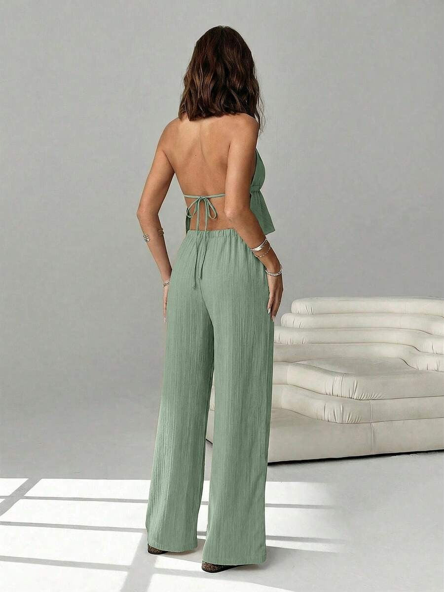 Conjunto con cuello halter y lazo en la espalda