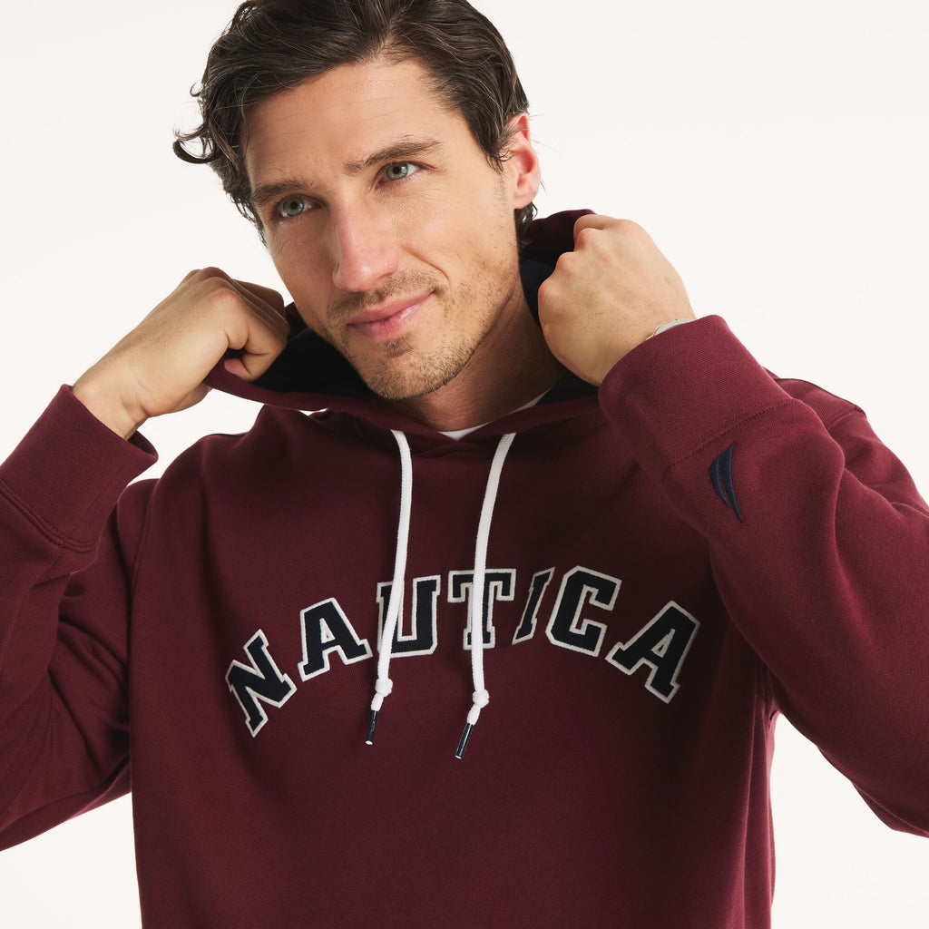 Sudadera con logo bordado central y capucha
