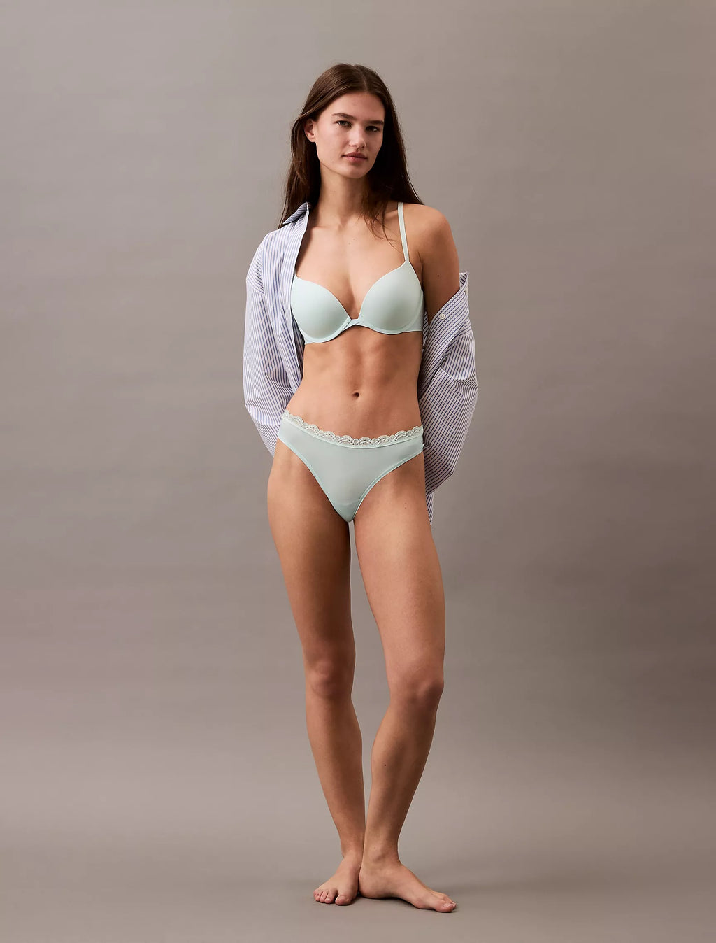 Panty elástica de microfibra unicolor con encaje y logo tipo hilo