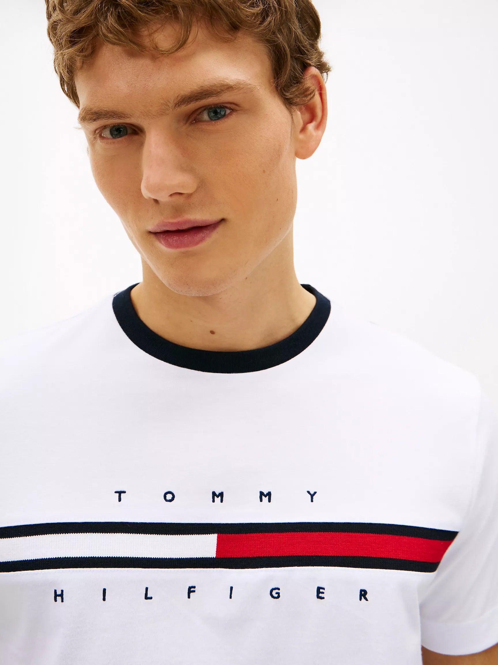 Franela con logo de bandera central