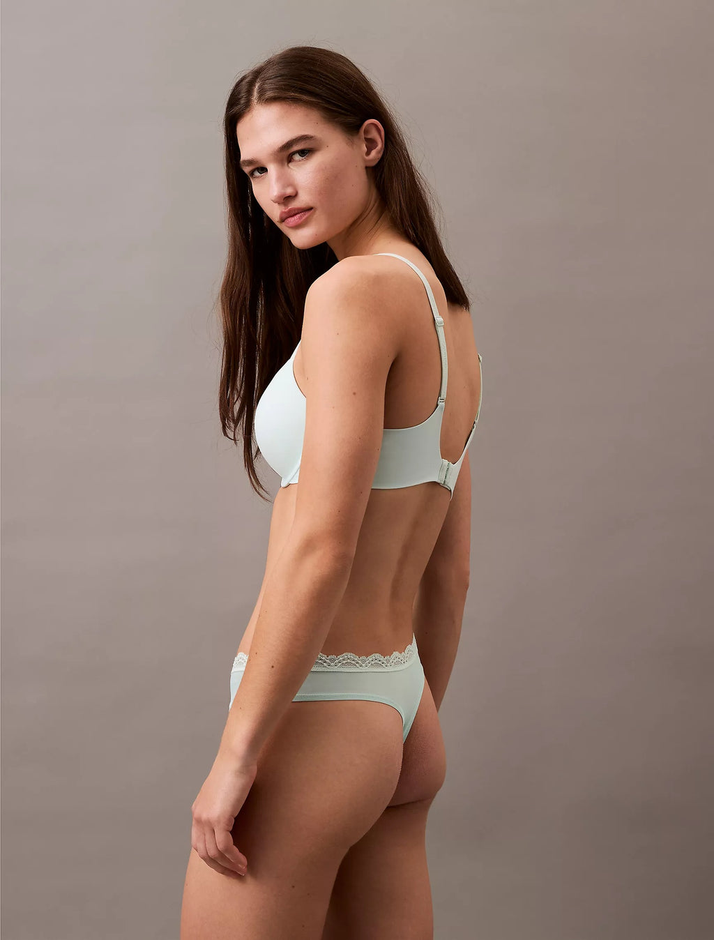 Panty elástica de microfibra unicolor con encaje y logo tipo hilo
