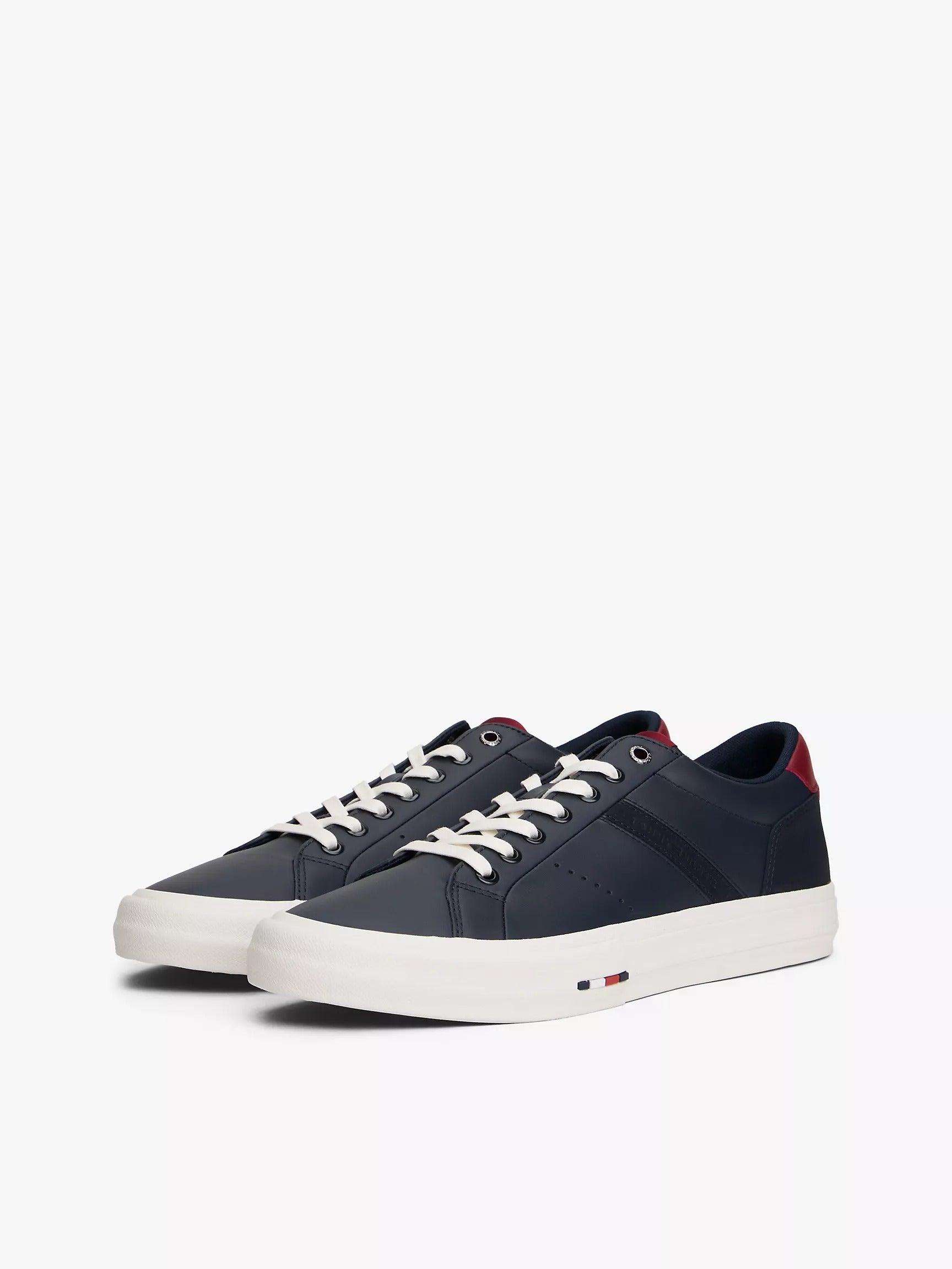 Calzado casual de cuero con bandera