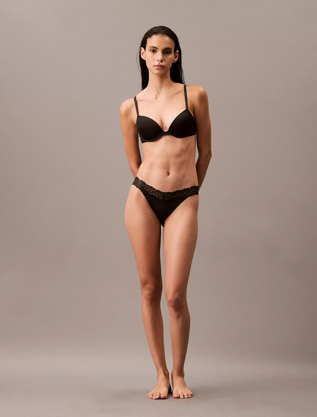 Panty con encaje tipo bikini