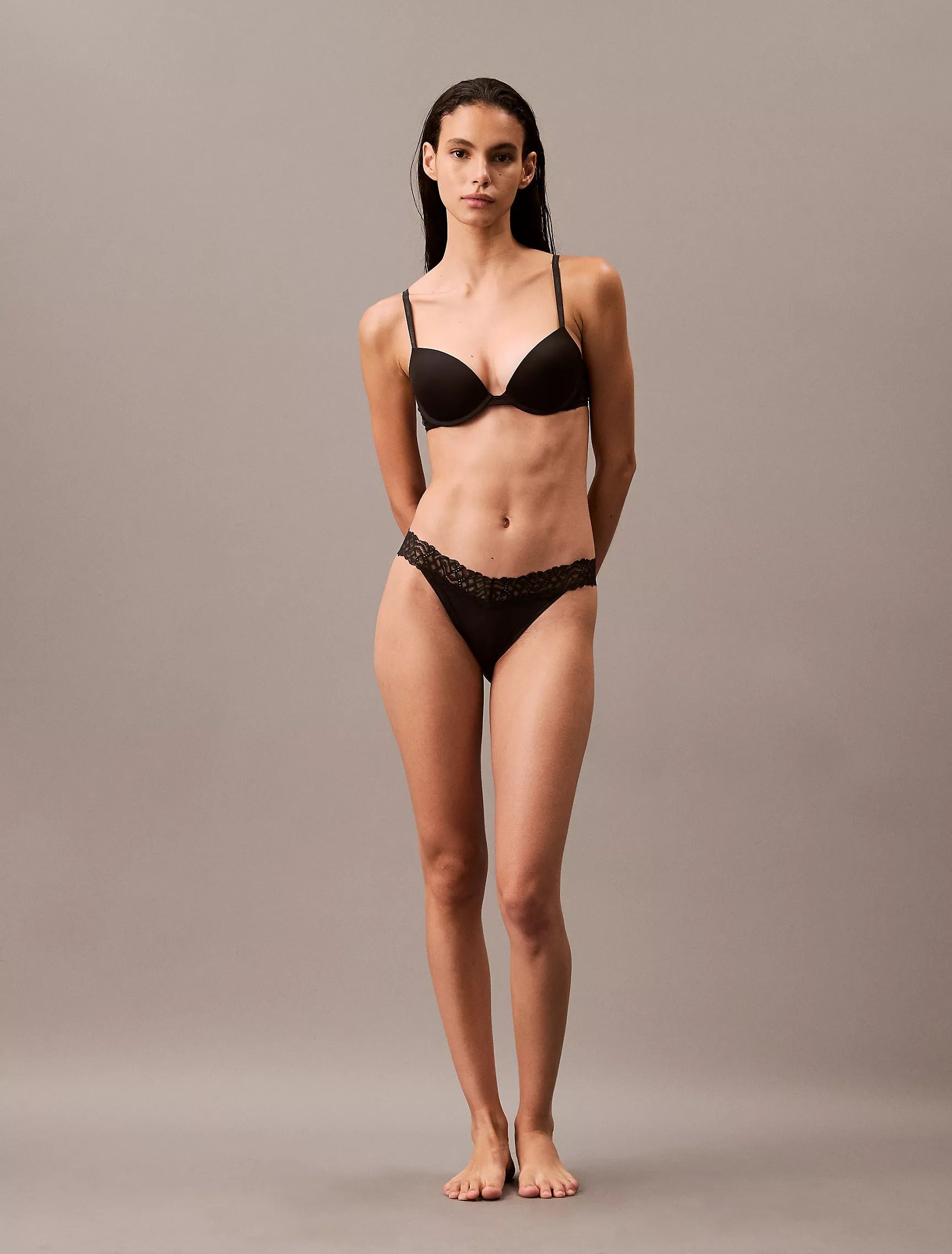 Panty con encaje tipo bikini