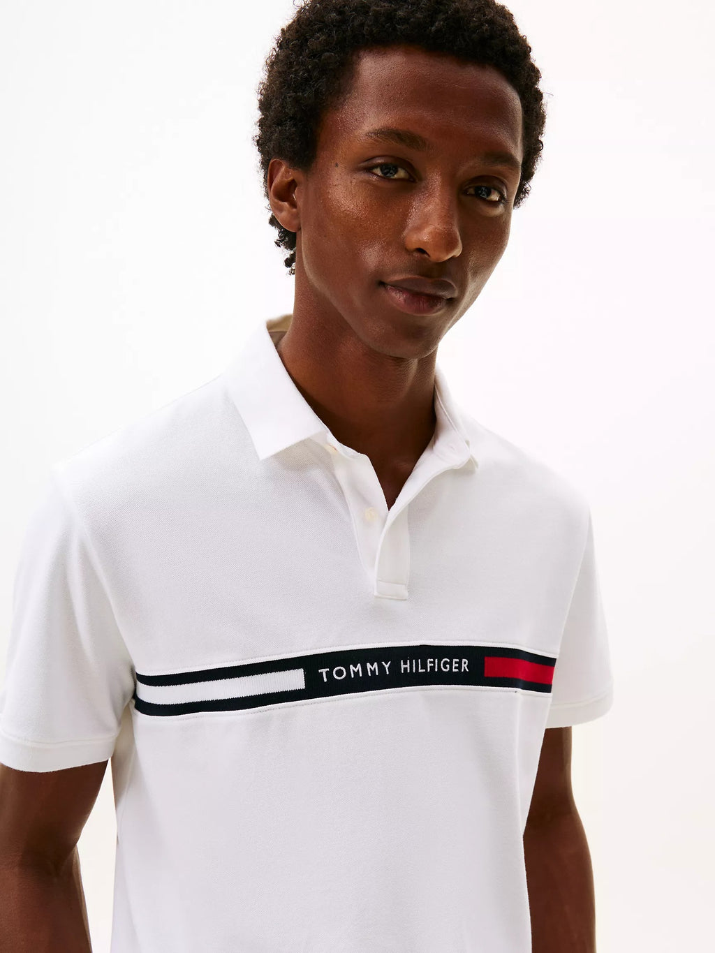 Chemise regular con logo bandera bordada central