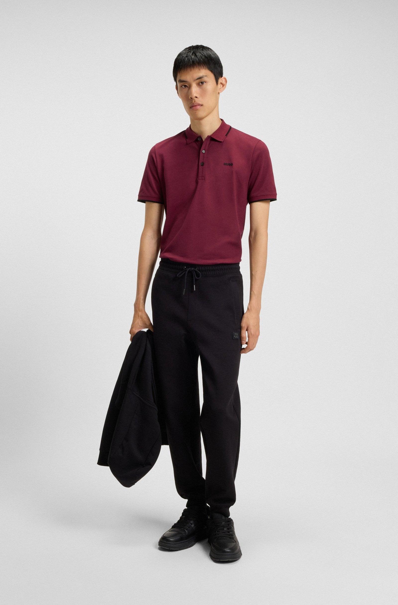 Chemise ajustada con cuello y mangas ribeteadas