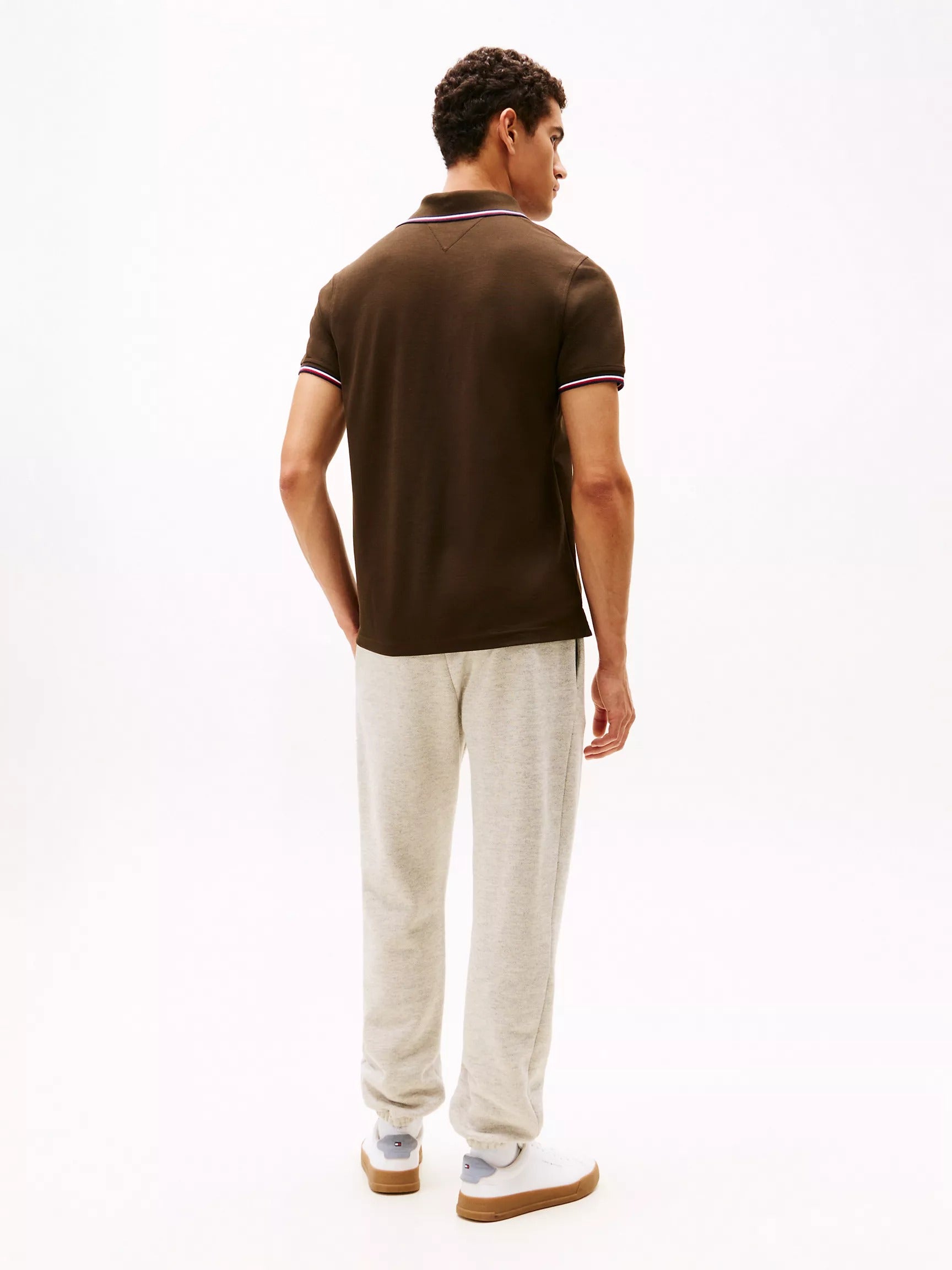 Chemise unicolor con cuello ribeteado