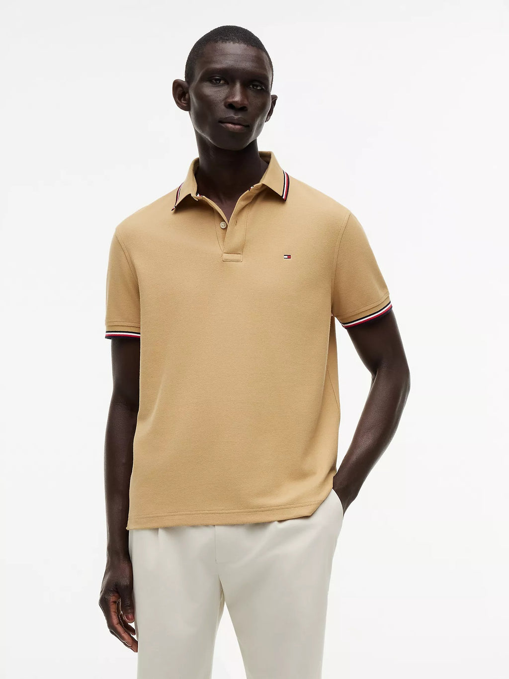 Chemise unicolor con cuello ribeteado
