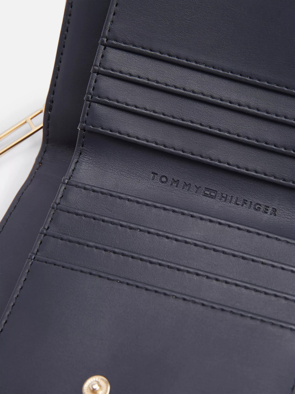 Cartera tipo monedero con monograma y cremallera
