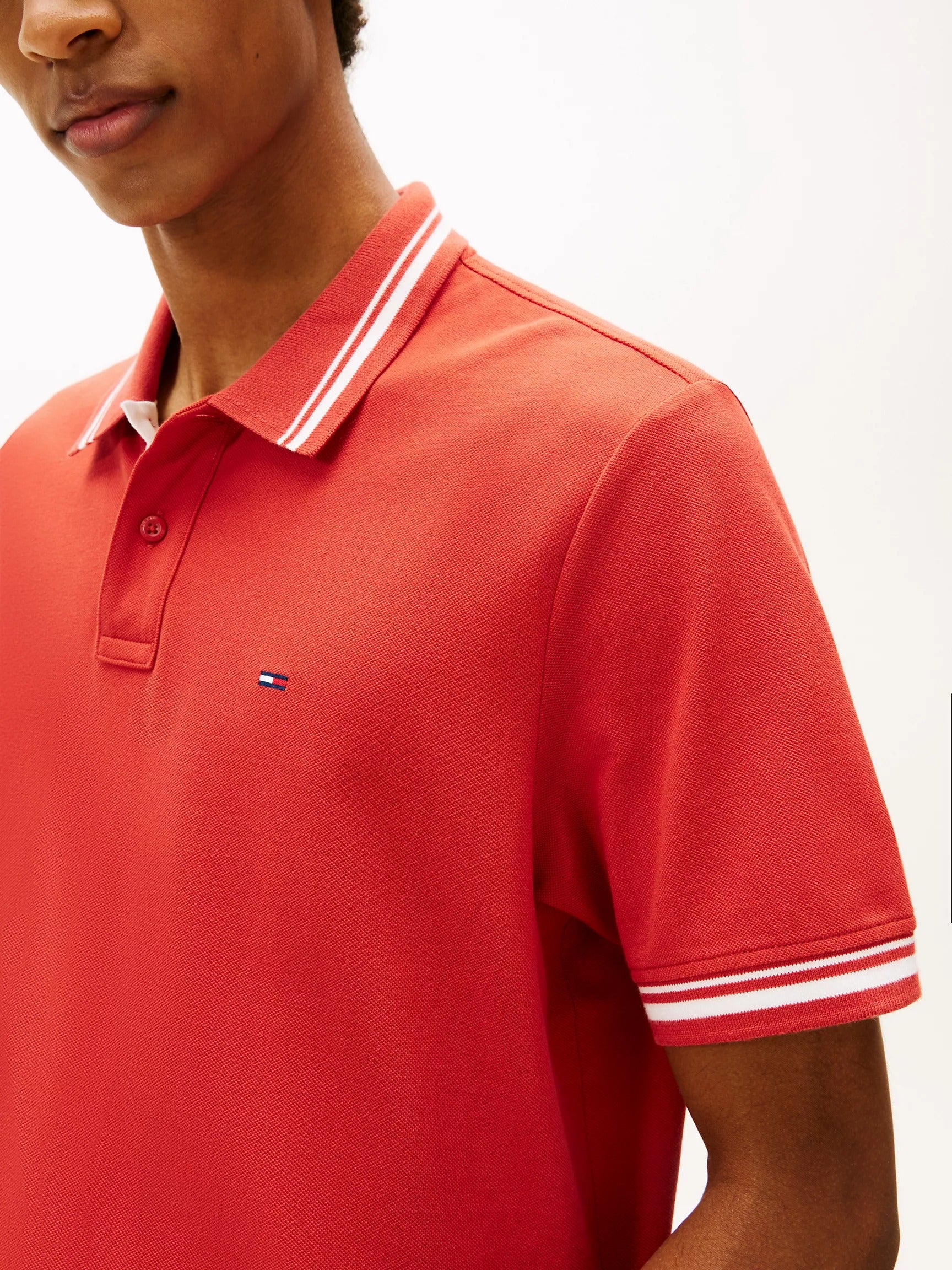 Chemise regular con cuello y mangas ribeteadas