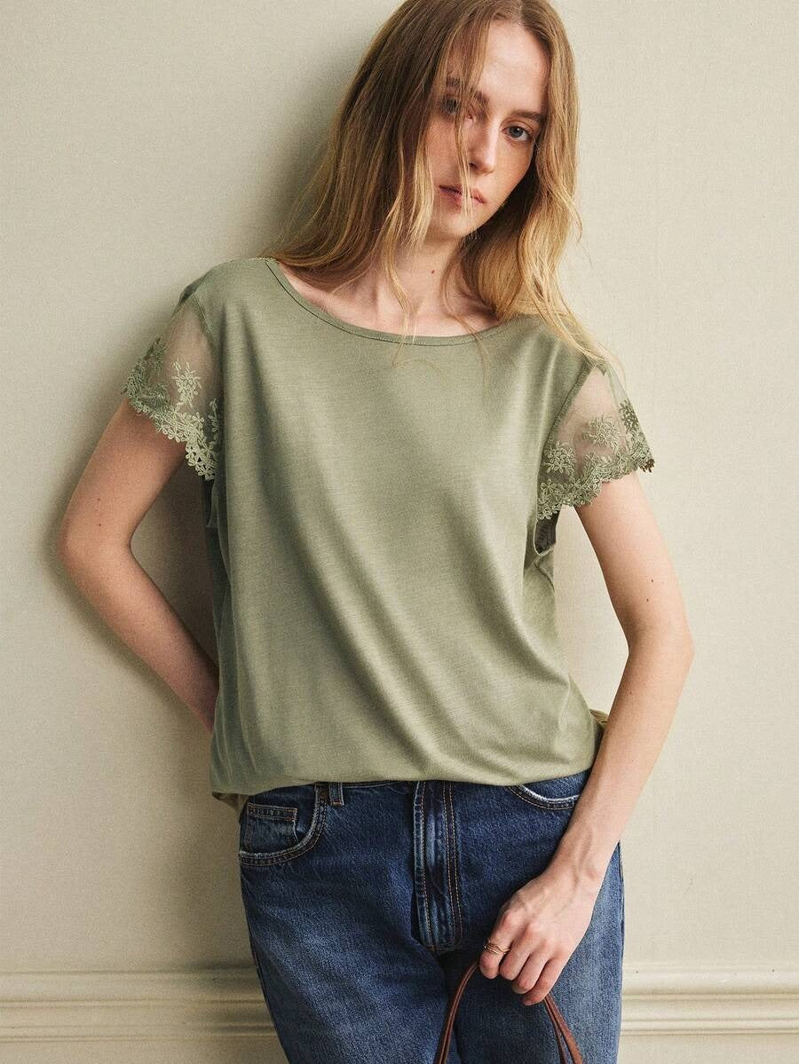 Blusa con adornos de encaje