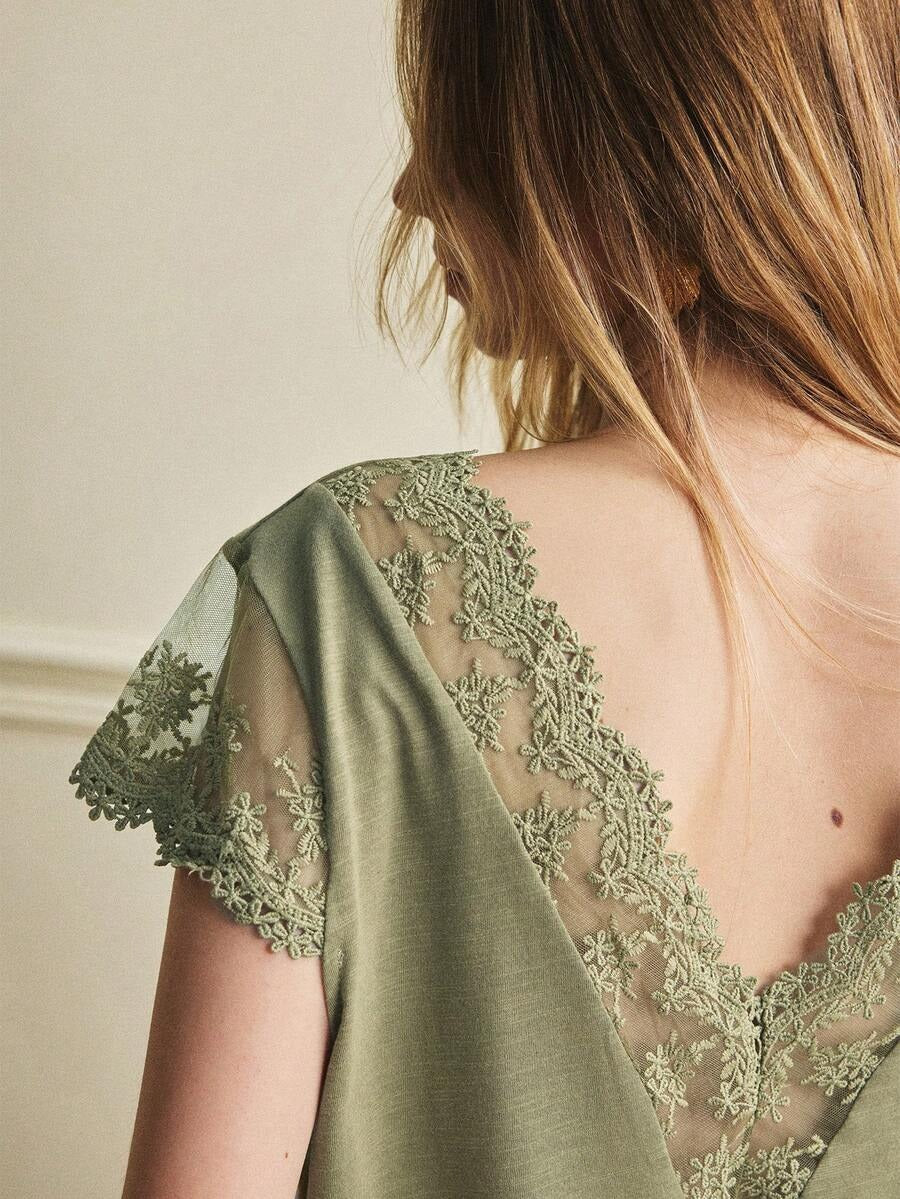 Blusa con adornos de encaje