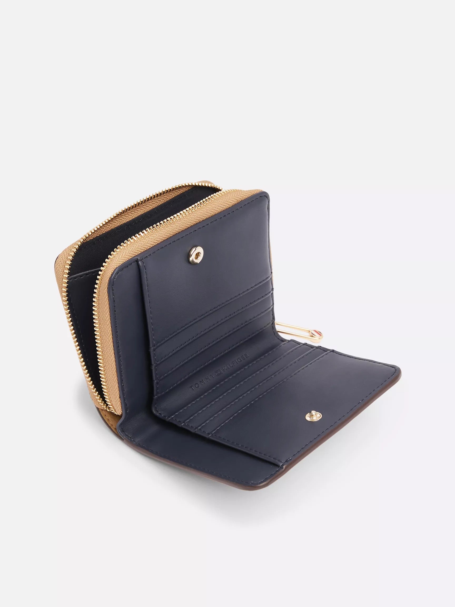 Cartera tipo monedero con monograma y cremallera