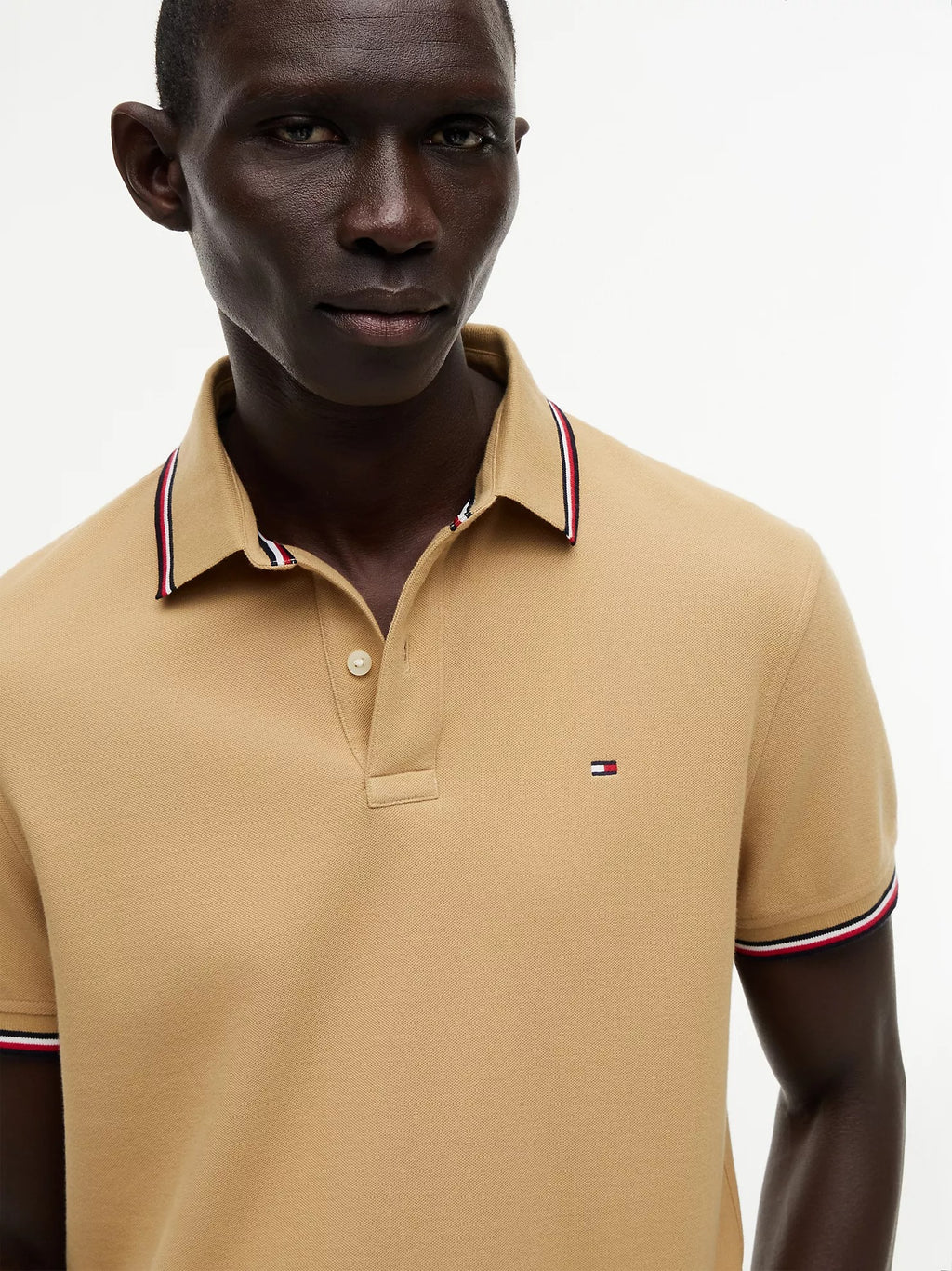 Chemise unicolor con cuello ribeteado