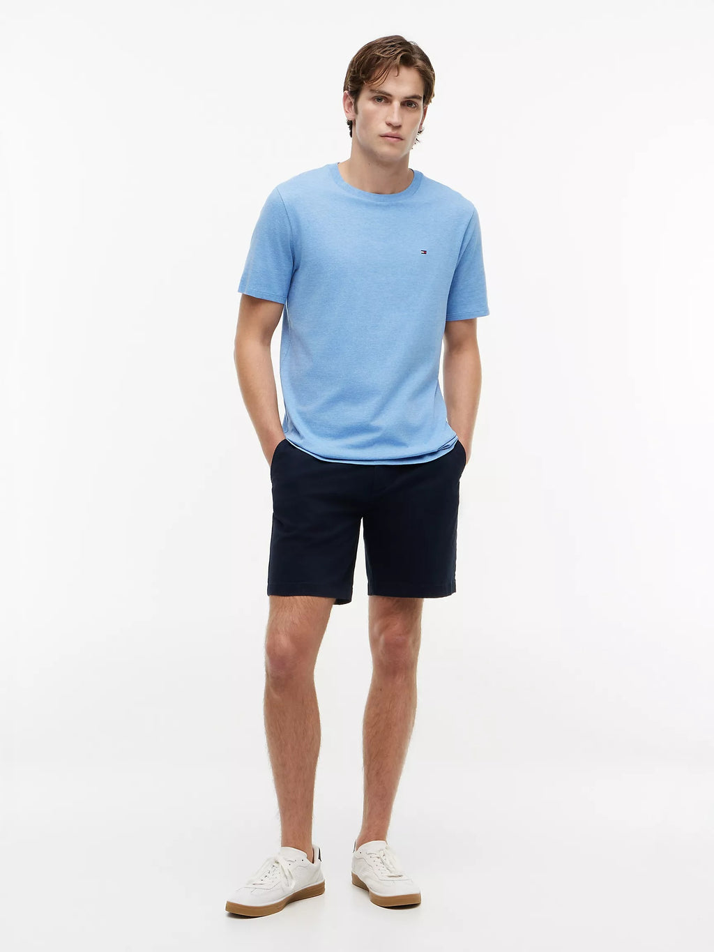 Franela cuello redondo unicolor con logo