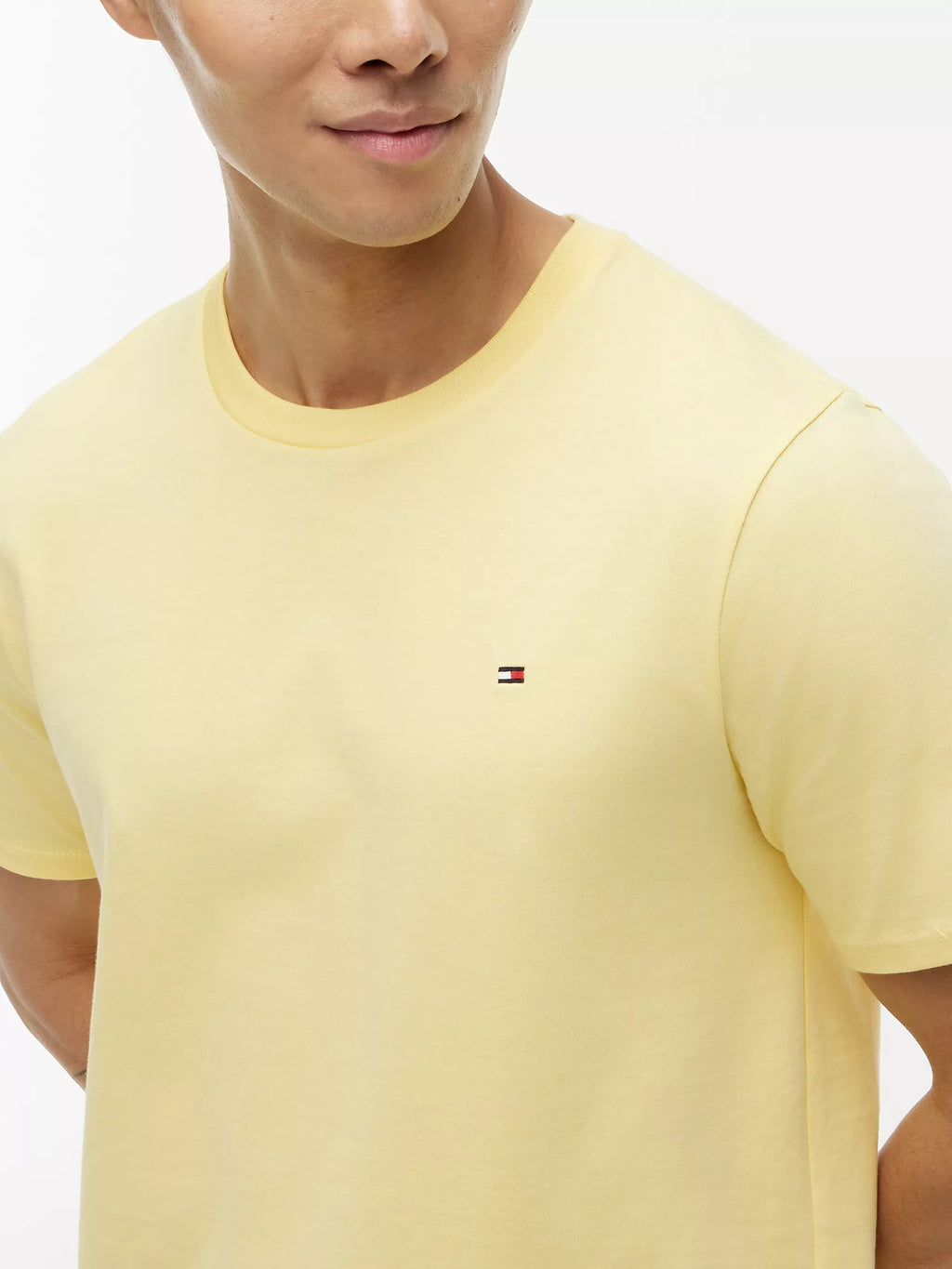 Franela cuello redondo unicolor con logo