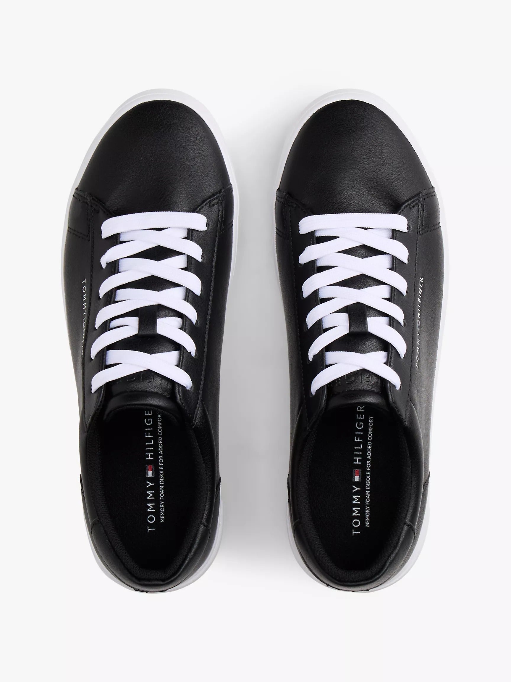 Calzado casual con logo