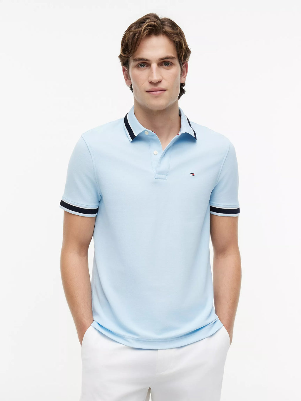 Chemise unicolor con cuello y mangas ribeteadas