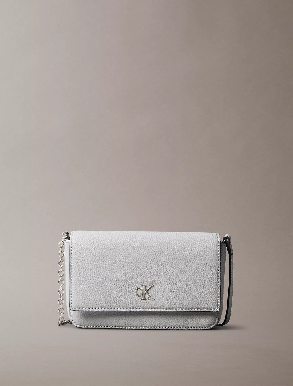 Cartera pequeña con logo y cadena