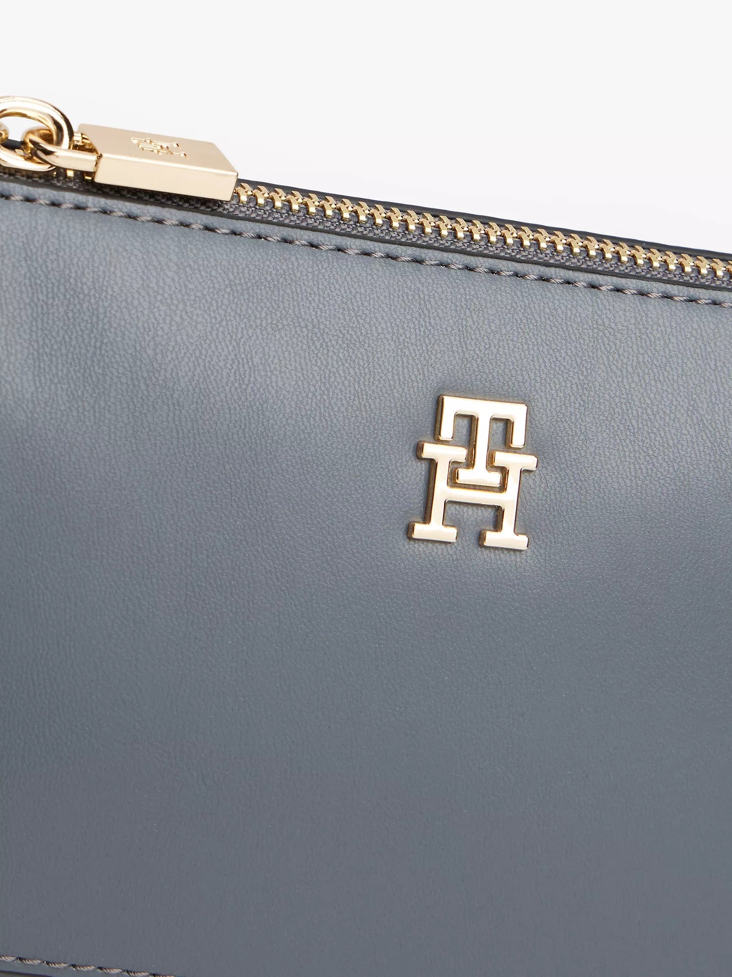 Cartera tipo bandolero mini curvo con correa de cadena