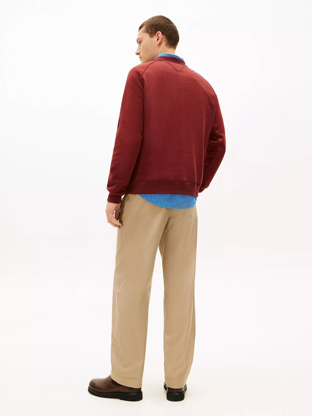 Sudadera cuello redondo unicolor con bordado central