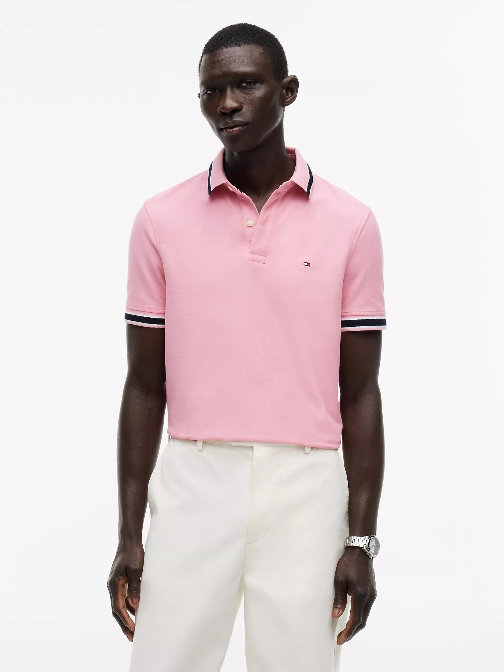Chemise unicolor con cuello y mangas ribeteadas