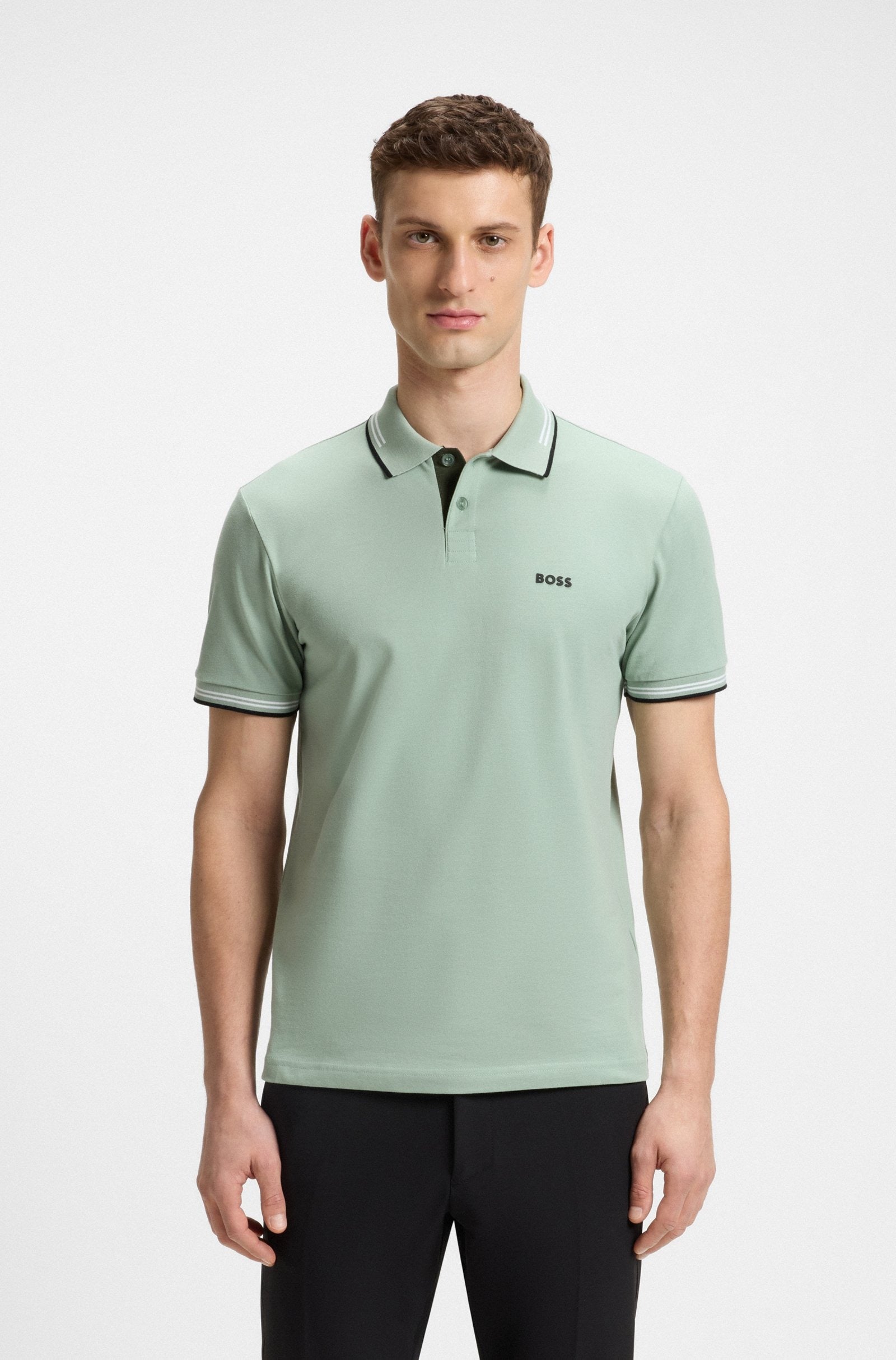 Chemise ajustada con cuello y mangas ribeteadas