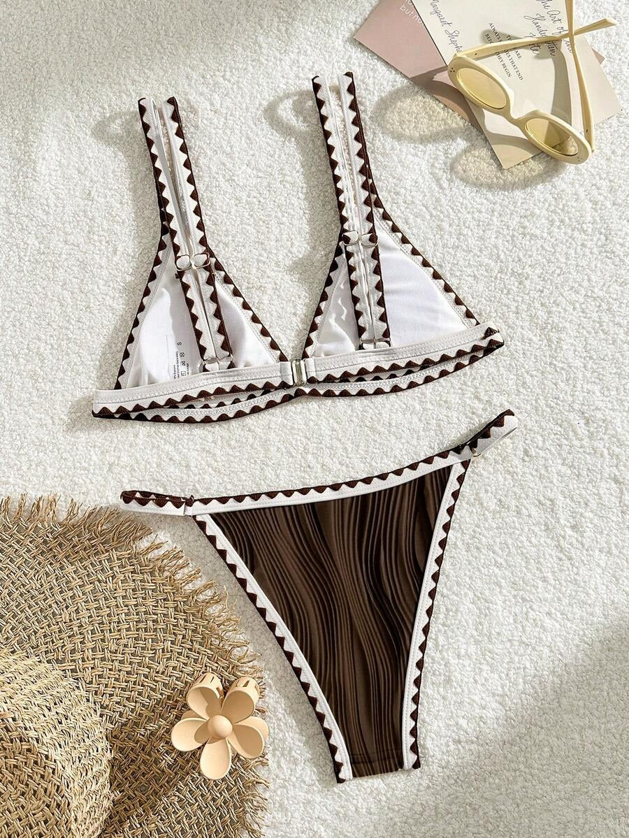 Bikini con textura y ribete de contraste