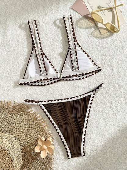 Bikini con textura y ribete de contraste