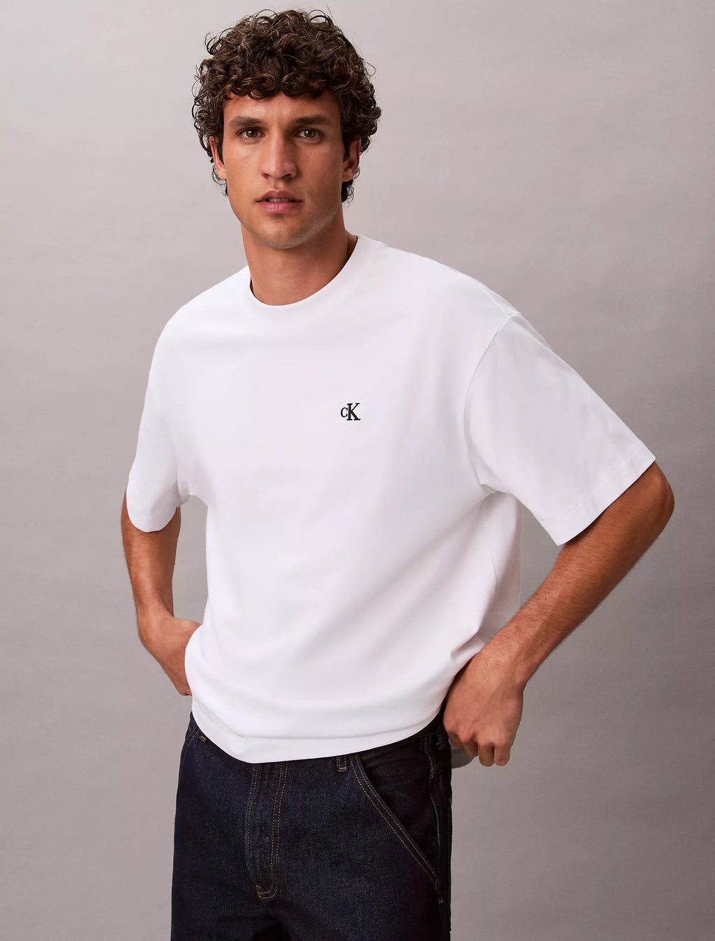 Franela holgada cuello redondo con logo