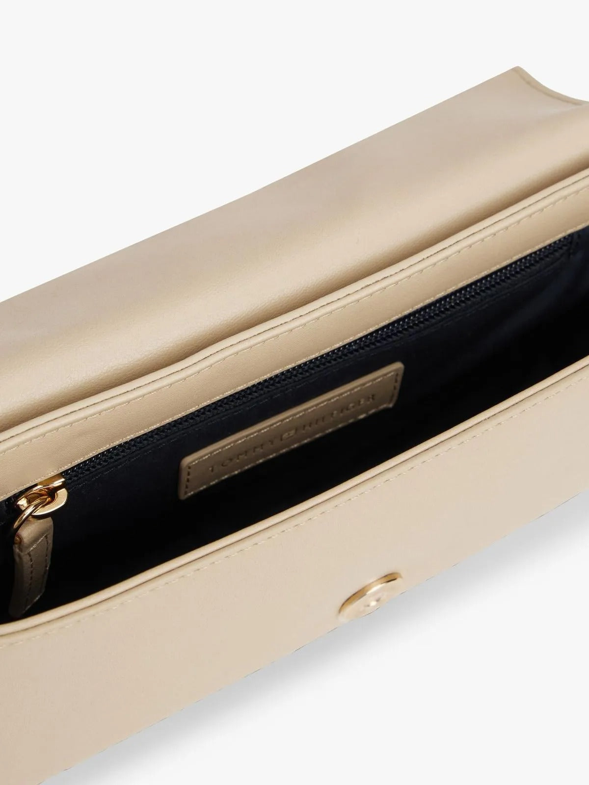 Cartera tipo bandolero con monograma