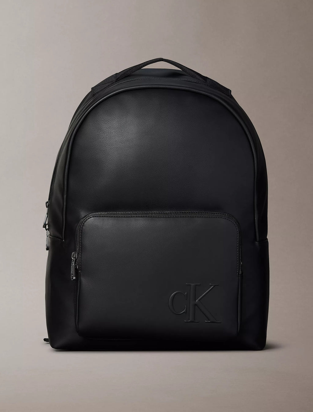 Bolso tipo morral para todo el dia con logo en relieve