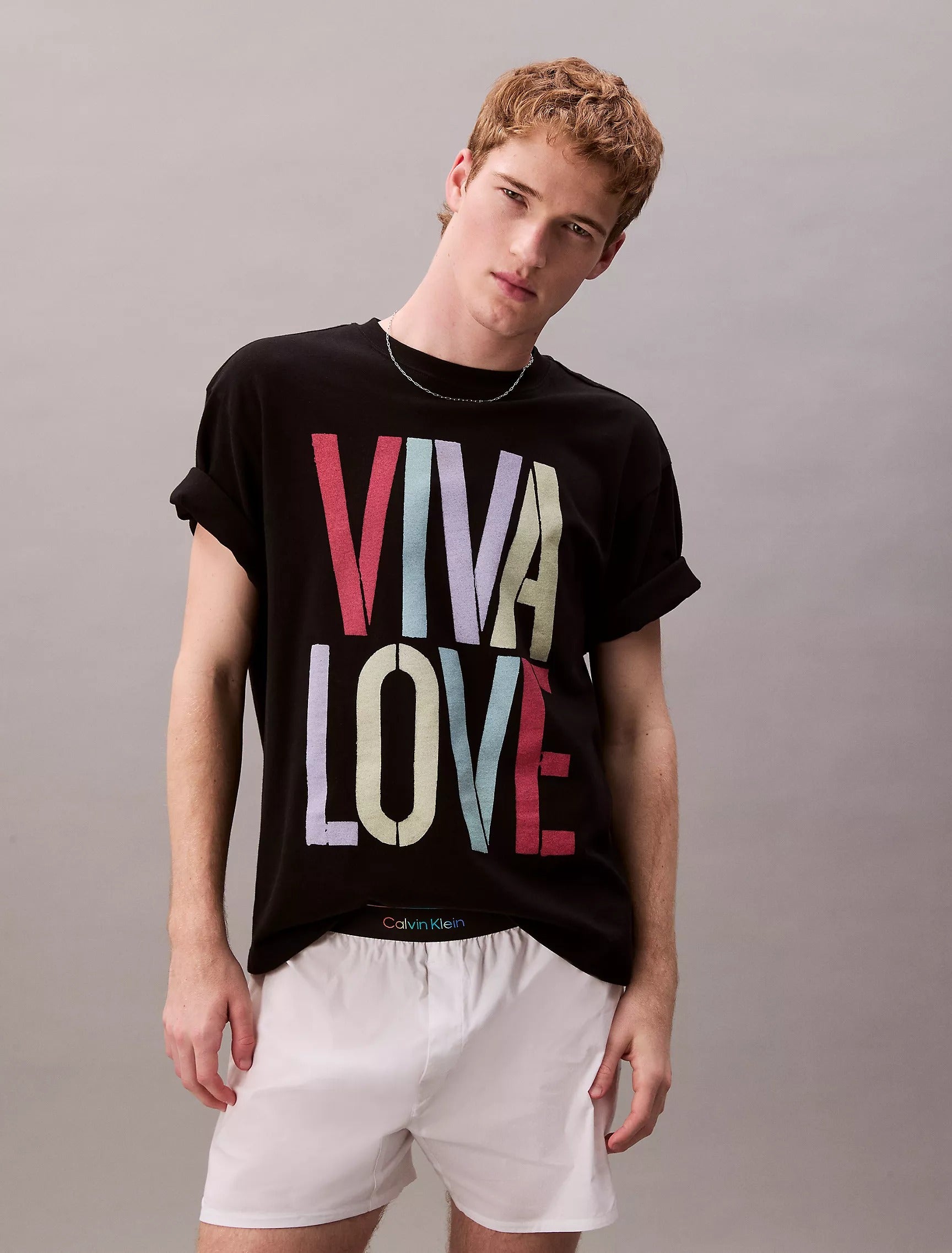 Franela holgada orgullo Viva Love de Marc Hundley