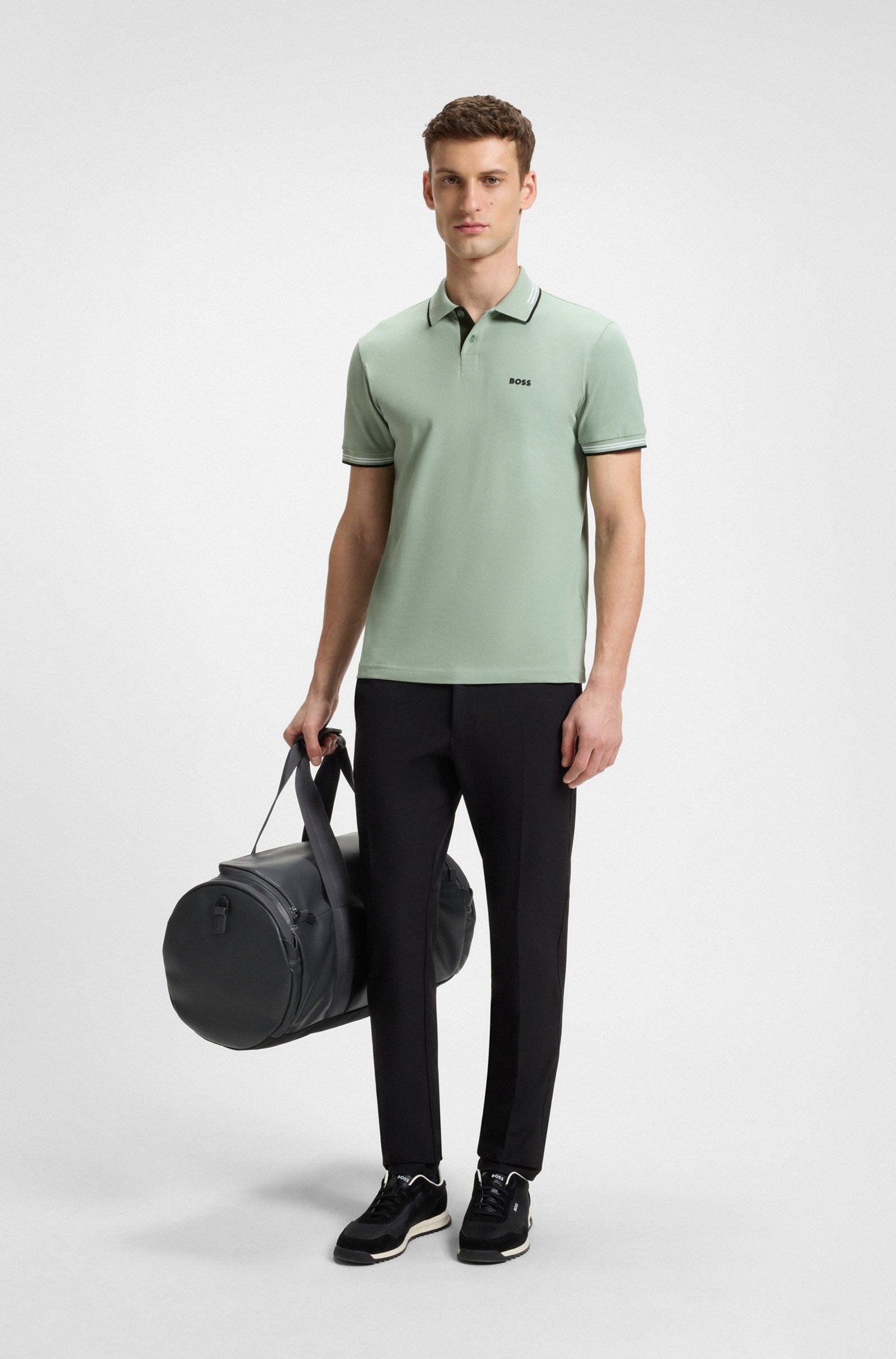 Chemise ajustada con cuello y mangas ribeteadas