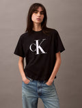 Franela boxy con logo estampado central