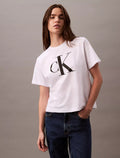 Franela boxy con logo estampado central