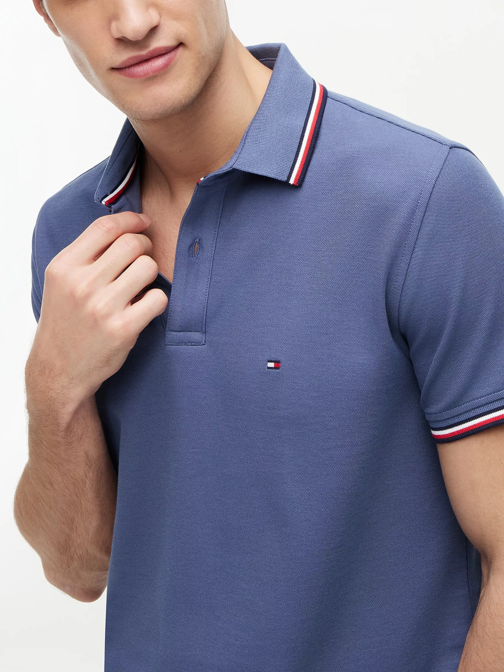 Chemise unicolor con cuello ribeteado