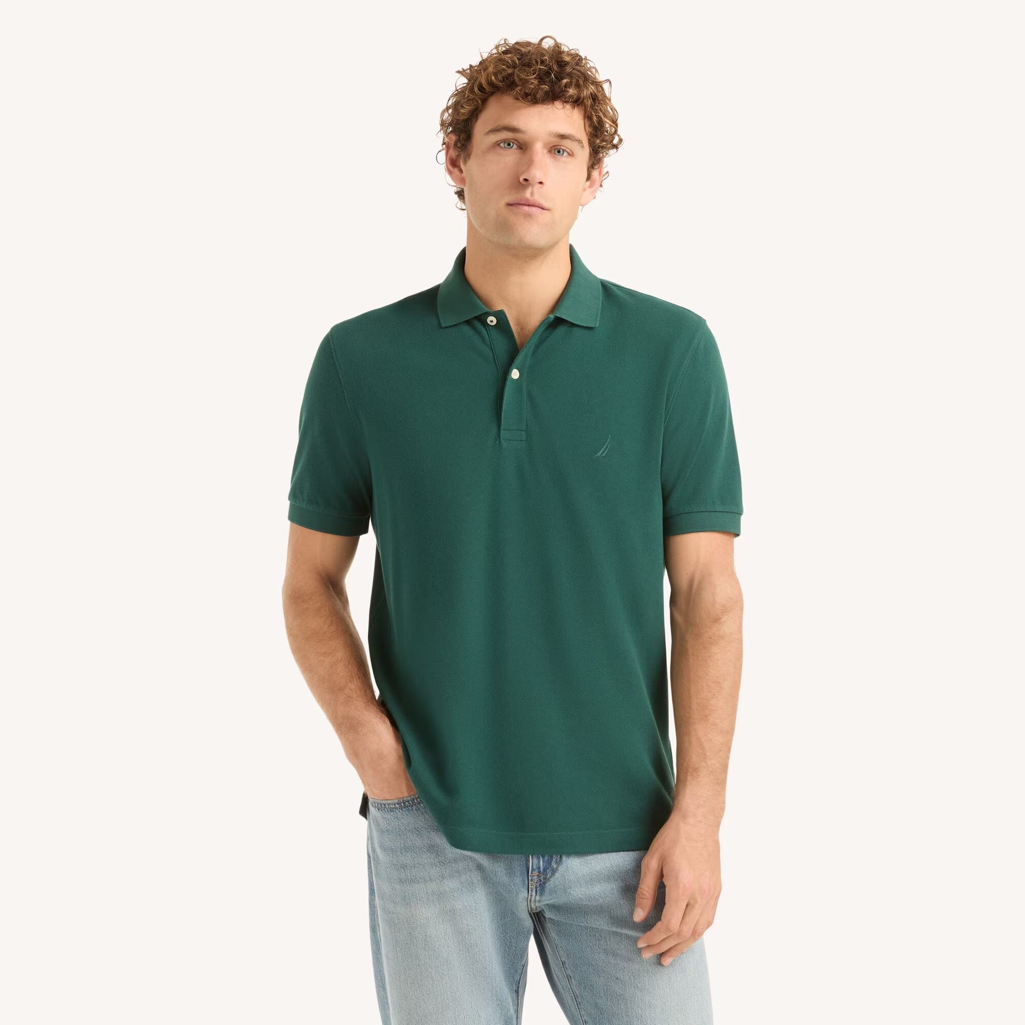 Chemise regular unicolor con logo mismo color