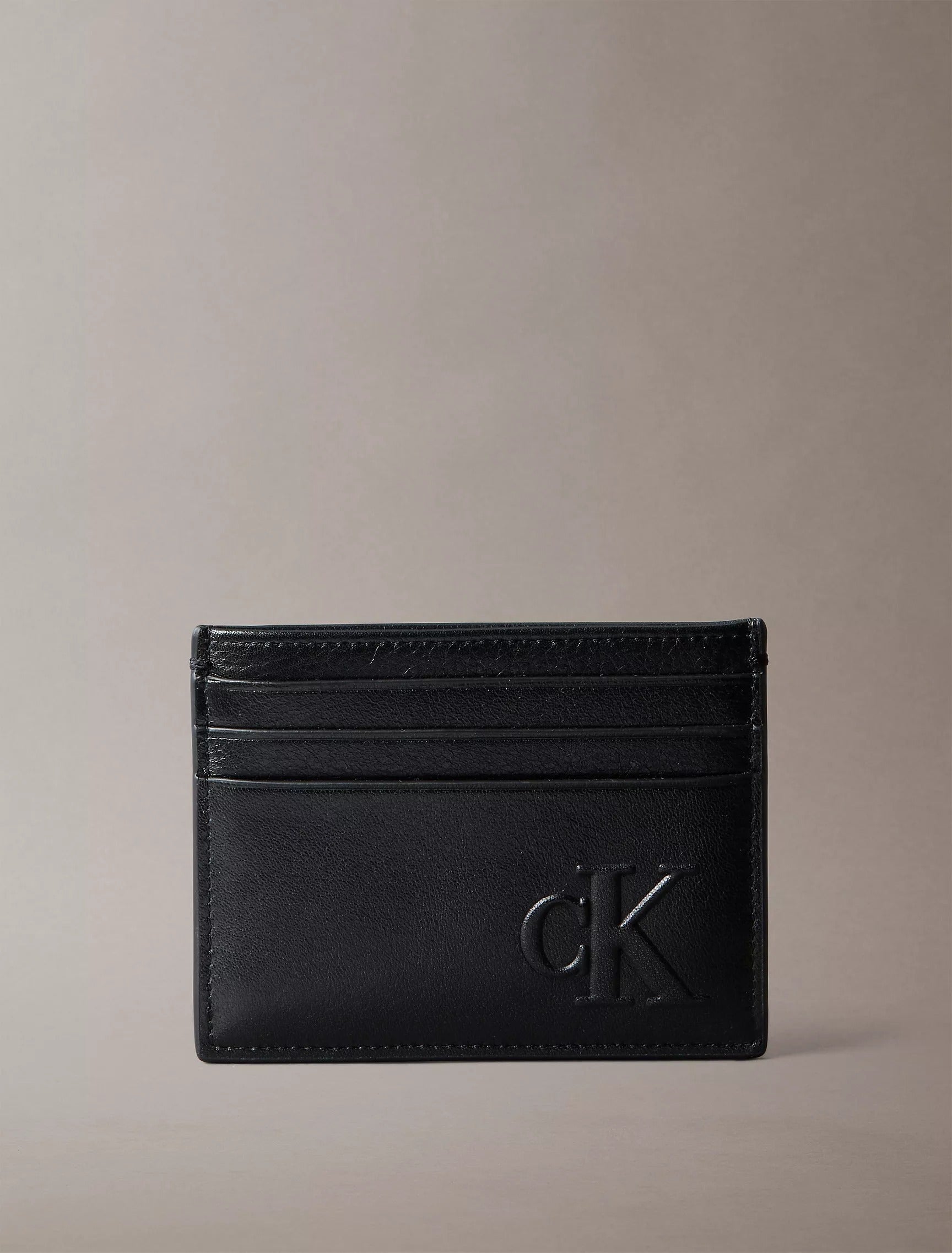 Tarjetero de piel Saffiano con logo en relieve