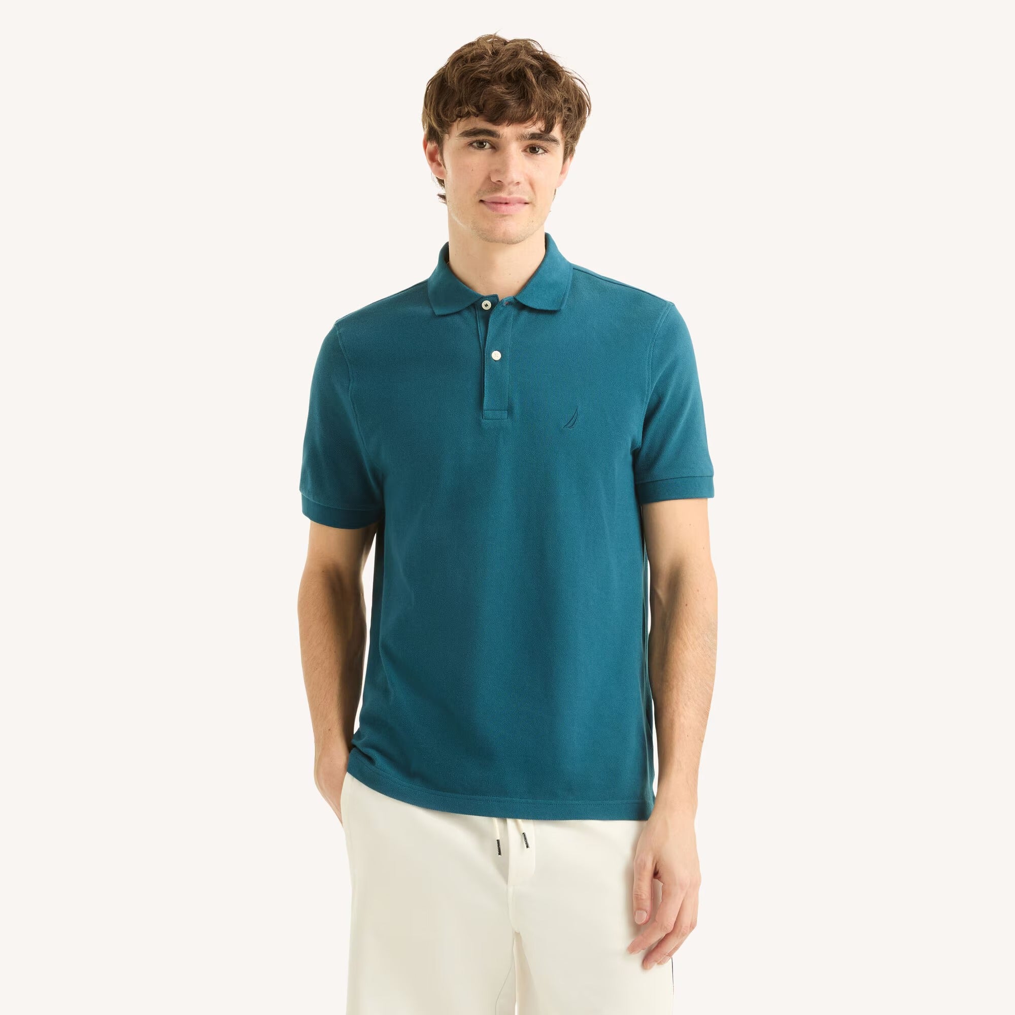 Chemise regular unicolor con logo mismo color