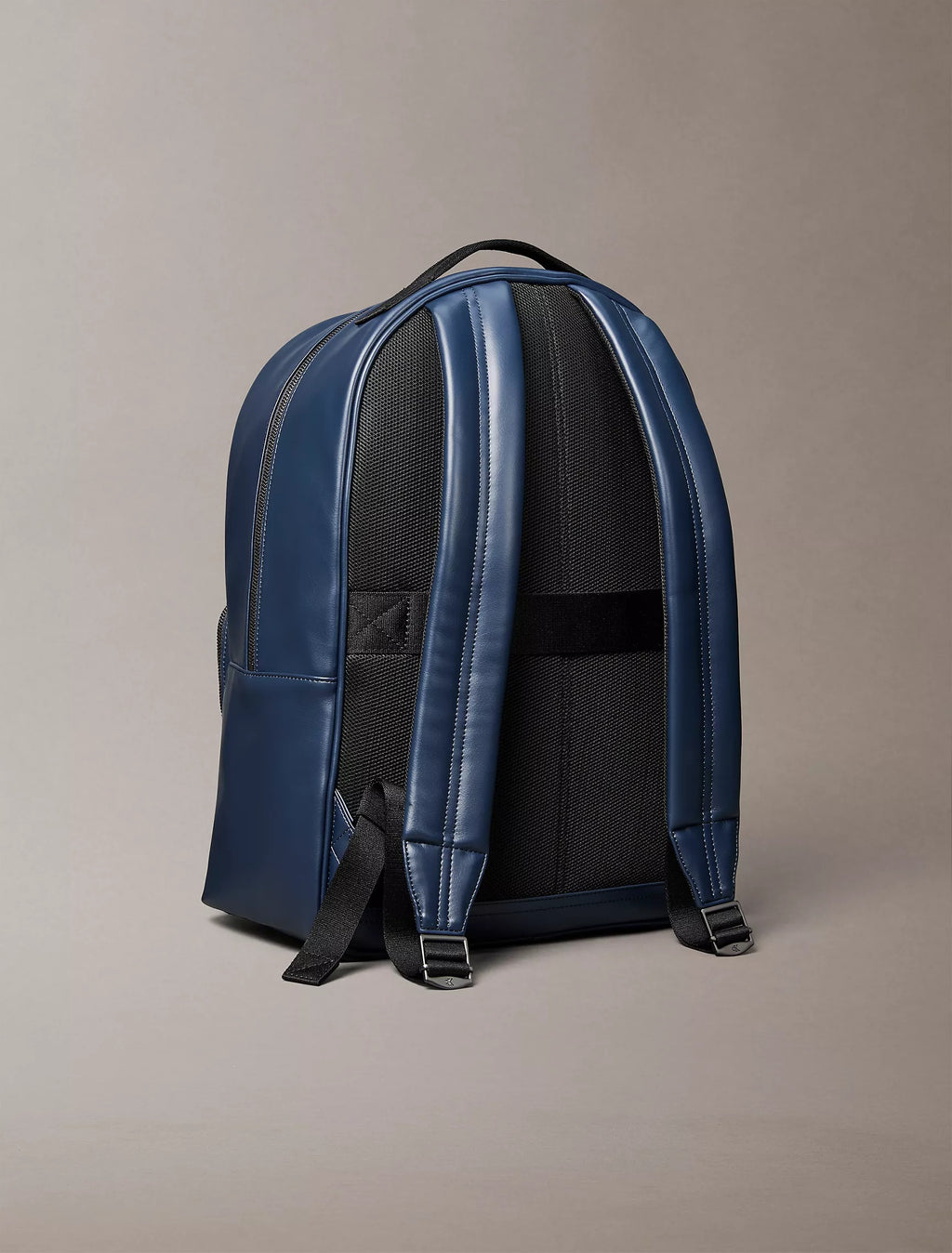 Bolso tipo morral para todo el dia