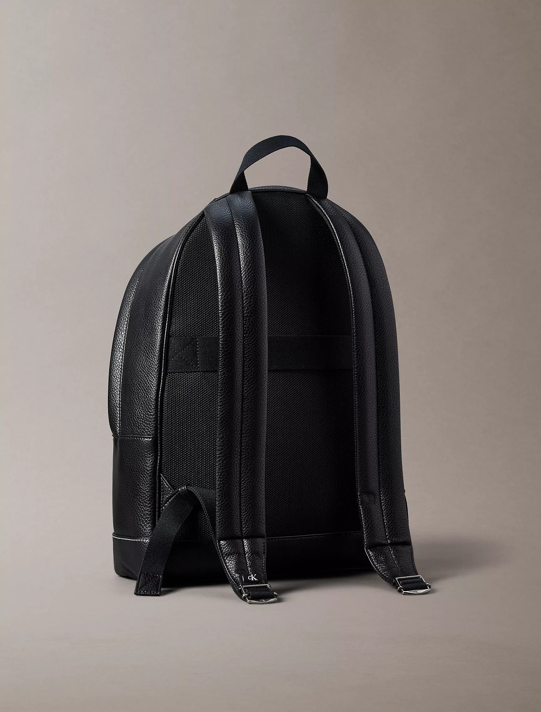 Bolso tipo morral para todo el dia
