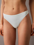 Panty de ajuste perfecto tipo hilo
