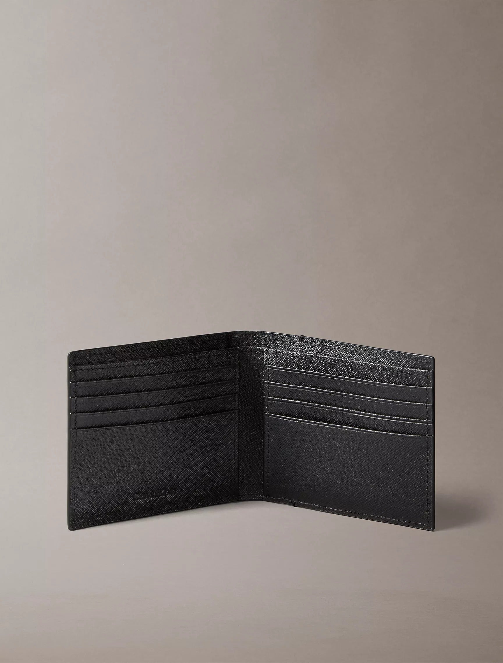 Cartera de caballero plegable de piel saffiano