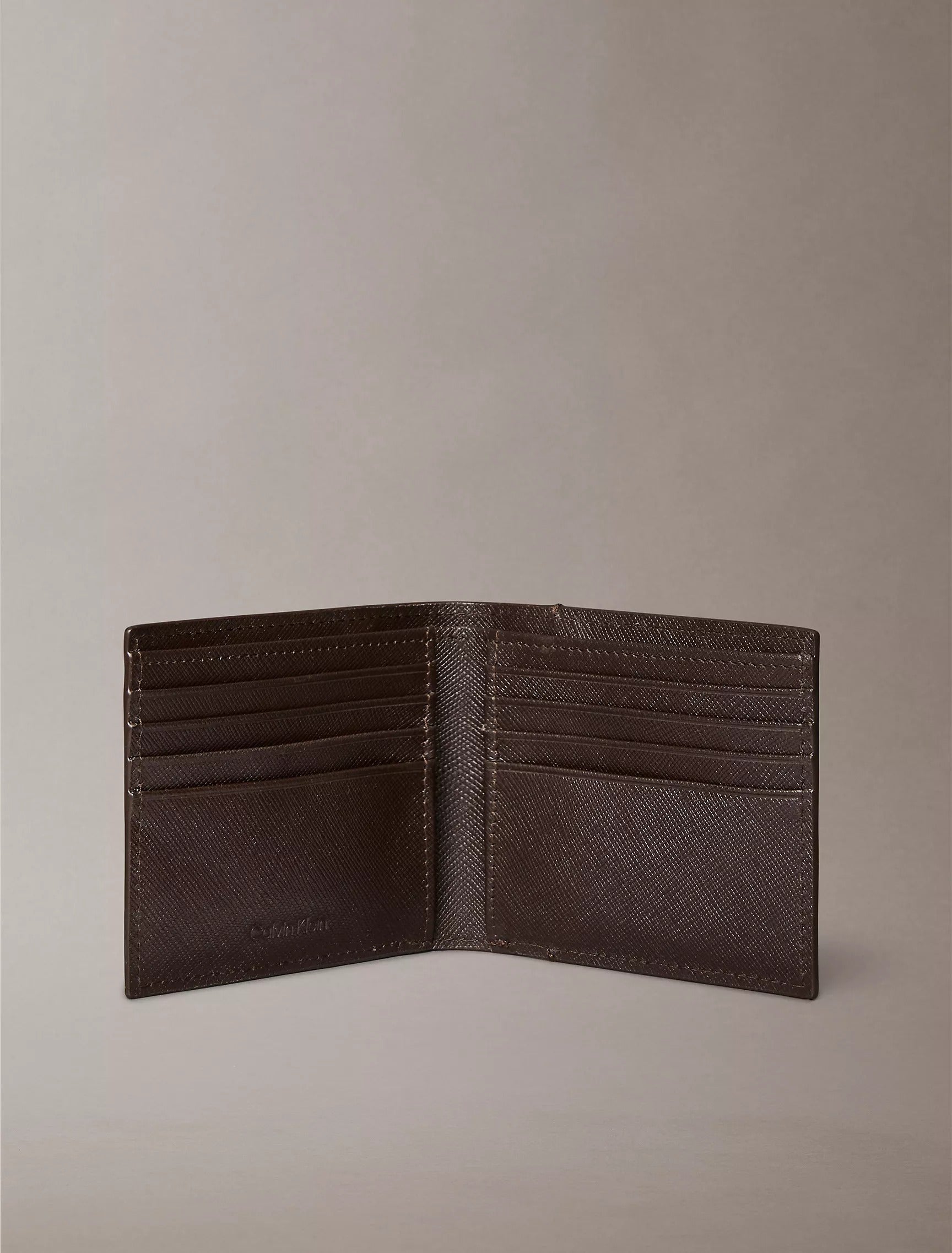 Cartera de caballero plegable de piel saffiano