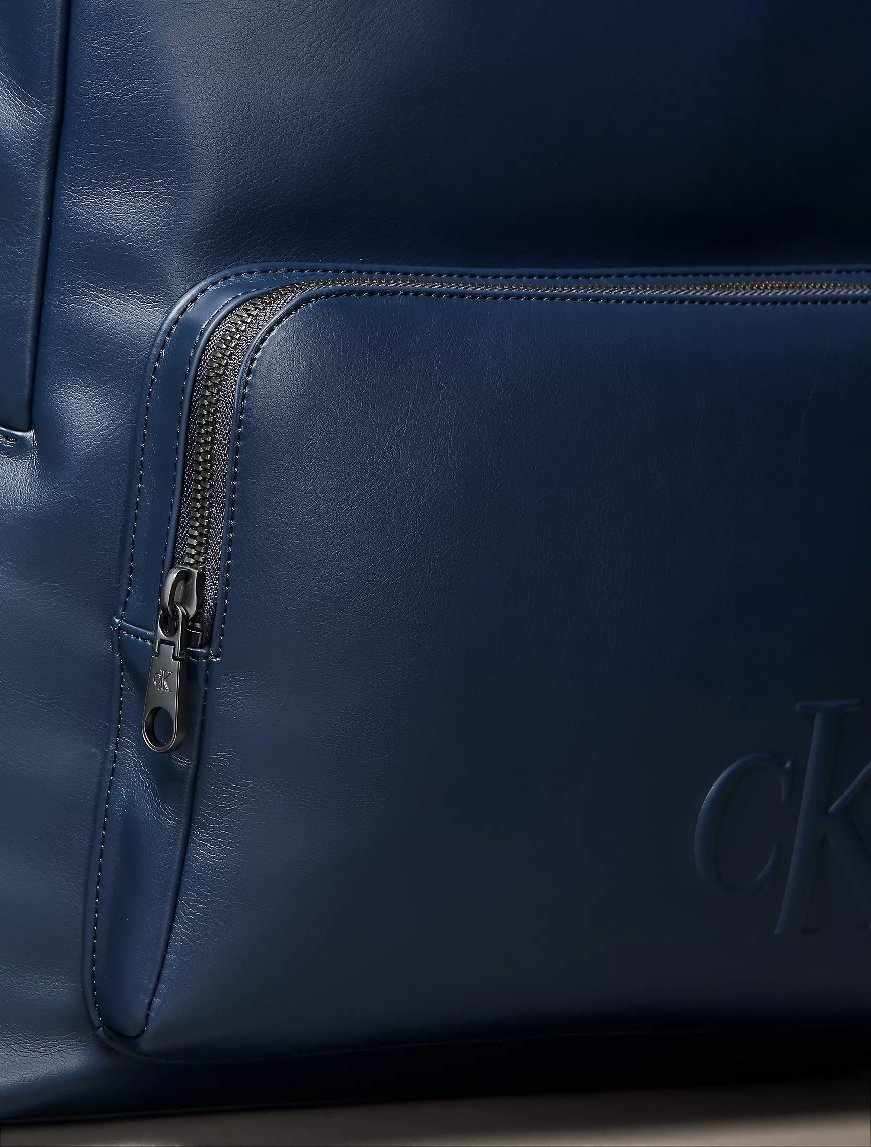 Bolso tipo morral para todo el dia